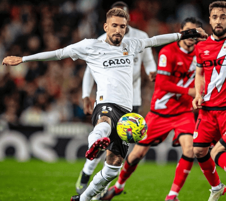 九游体育入口-赛地聚焦——西甲冲刺阶段热度飙升；马德里竞技远射贴柱；话题不断；控场能力受关注的简单介绍