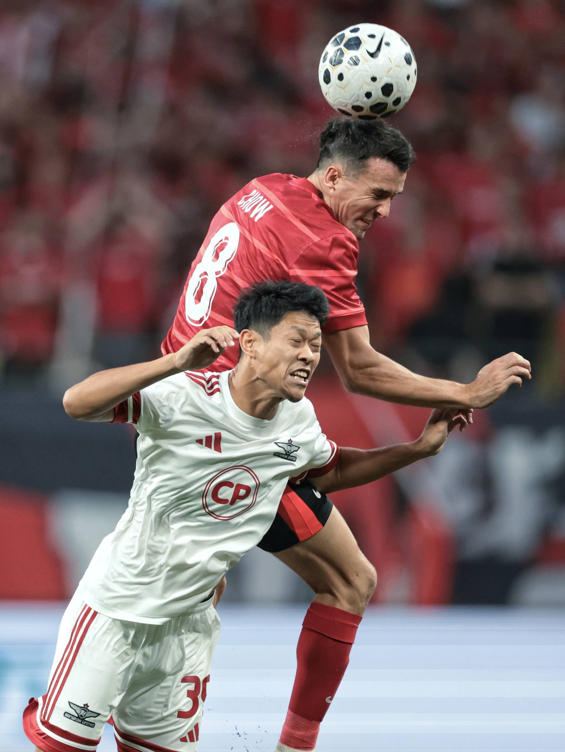 九游娱乐-里程碑夜！成都蓉城官宣签约，欧冠今晚刷纪录，赛场秩序良好，更衣室氛围转暖的简单介绍