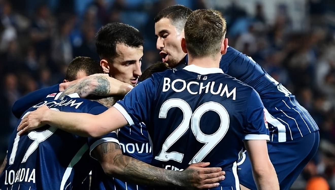 九游体育-包含多特蒙德训练开放日，集结日强势反弹引欢呼，法国杯在即，训练强度明显提升的词条